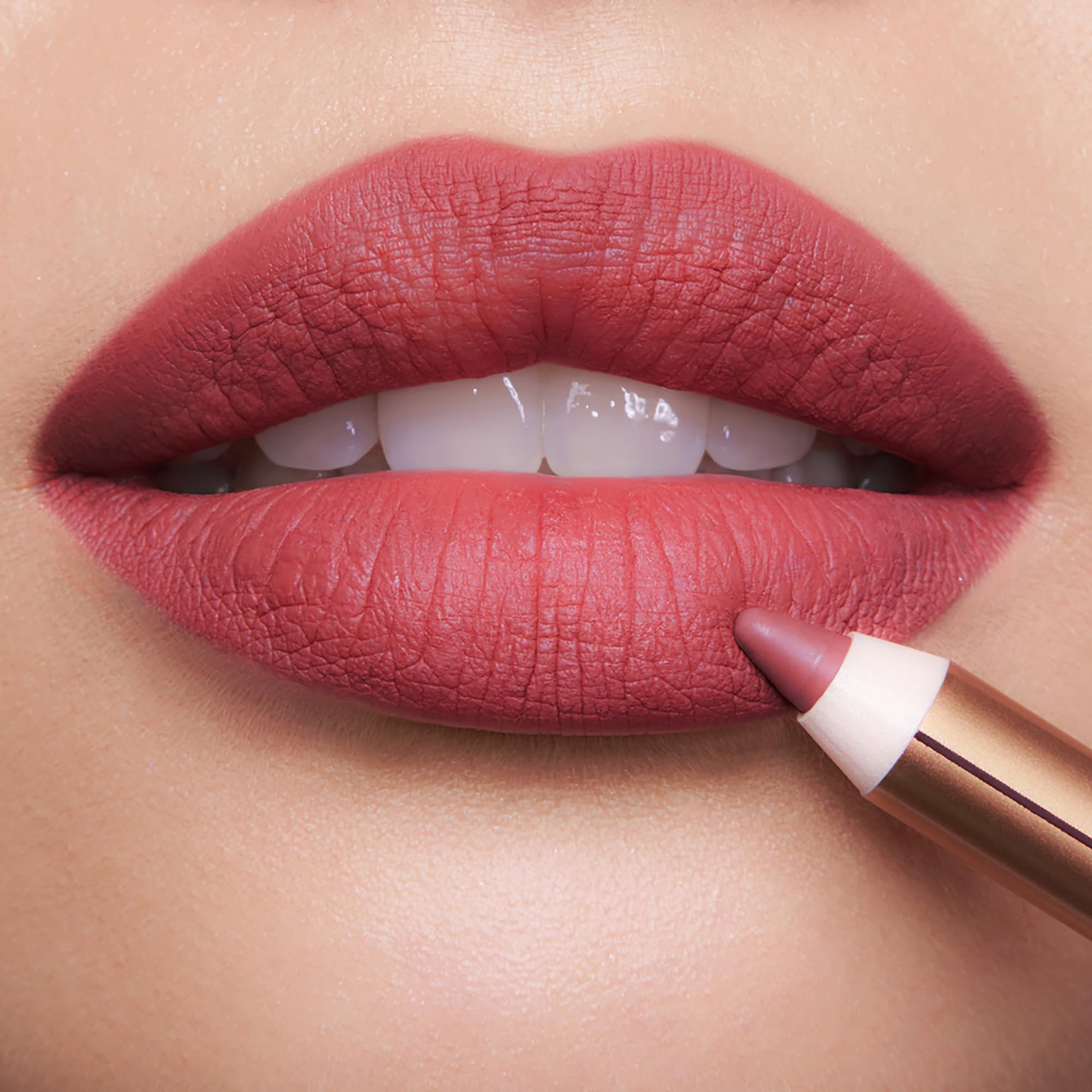 Charlotte Tilbury Lip Cheat Lip Liner Pencil - Gives Lips a Fuller-Looking, Defined Pout - Enriched with Jojoba Oil & Hyaluronic Acid - Waterproof, Smudge-Proof & Transfer-Proof
