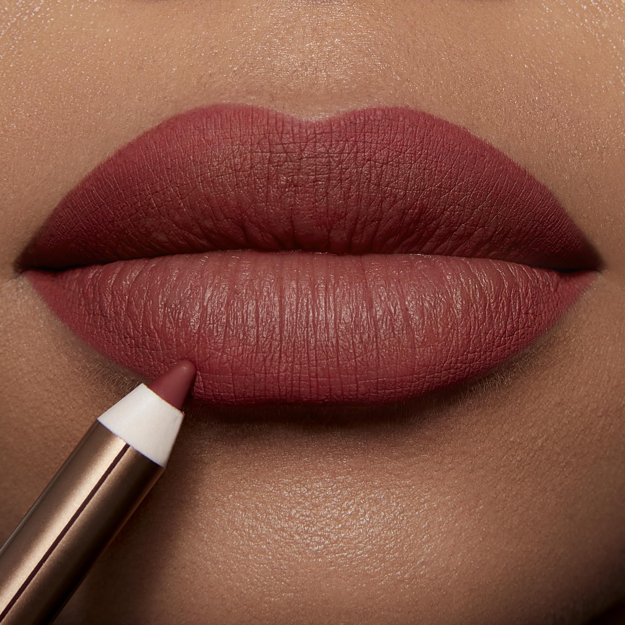 Charlotte Tilbury Lip Cheat Lip Liner Pencil - Gives Lips a Fuller-Looking, Defined Pout - Enriched with Jojoba Oil & Hyaluronic Acid - Waterproof, Smudge-Proof & Transfer-Proof