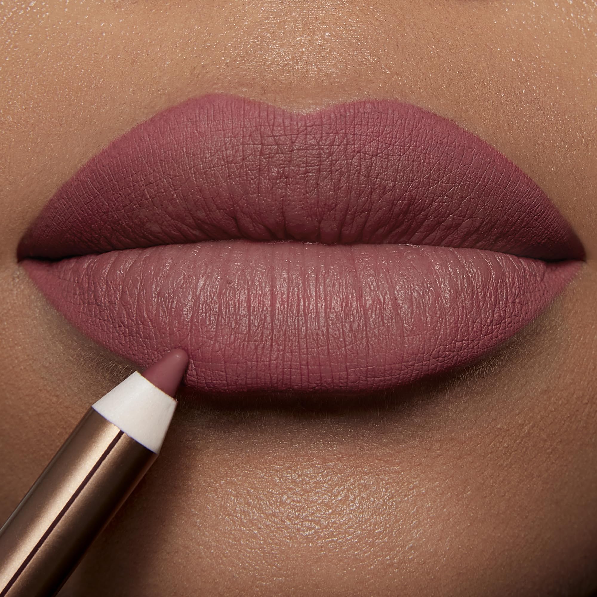 Charlotte Tilbury Lip Cheat Lip Liner Pencil - Gives Lips a Fuller-Looking, Defined Pout - Enriched with Jojoba Oil & Hyaluronic Acid - Waterproof, Smudge-Proof & Transfer-Proof