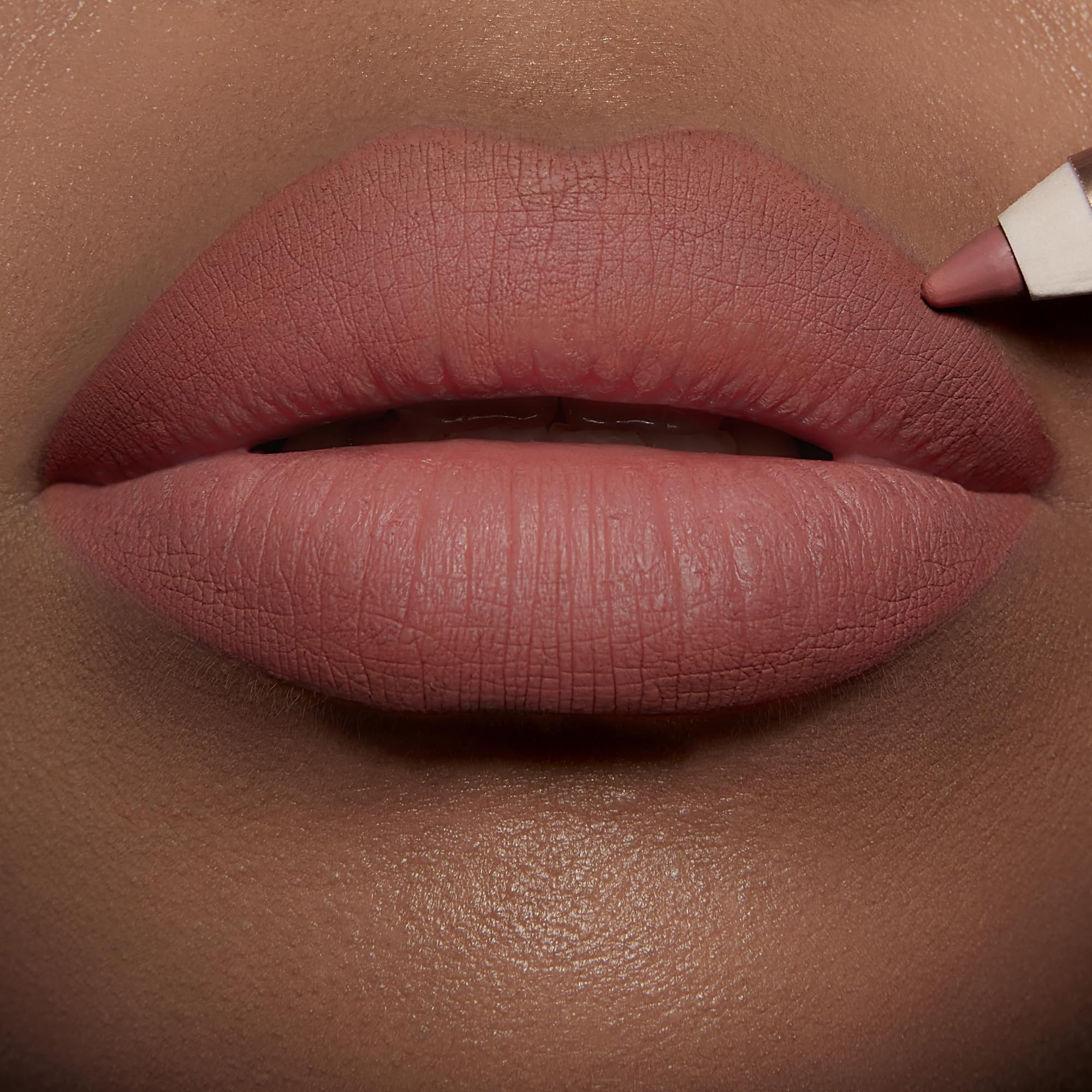 Charlotte Tilbury Lip Cheat Lip Liner Pencil - Gives Lips a Fuller-Looking, Defined Pout - Enriched with Jojoba Oil & Hyaluronic Acid - Waterproof, Smudge-Proof & Transfer-Proof