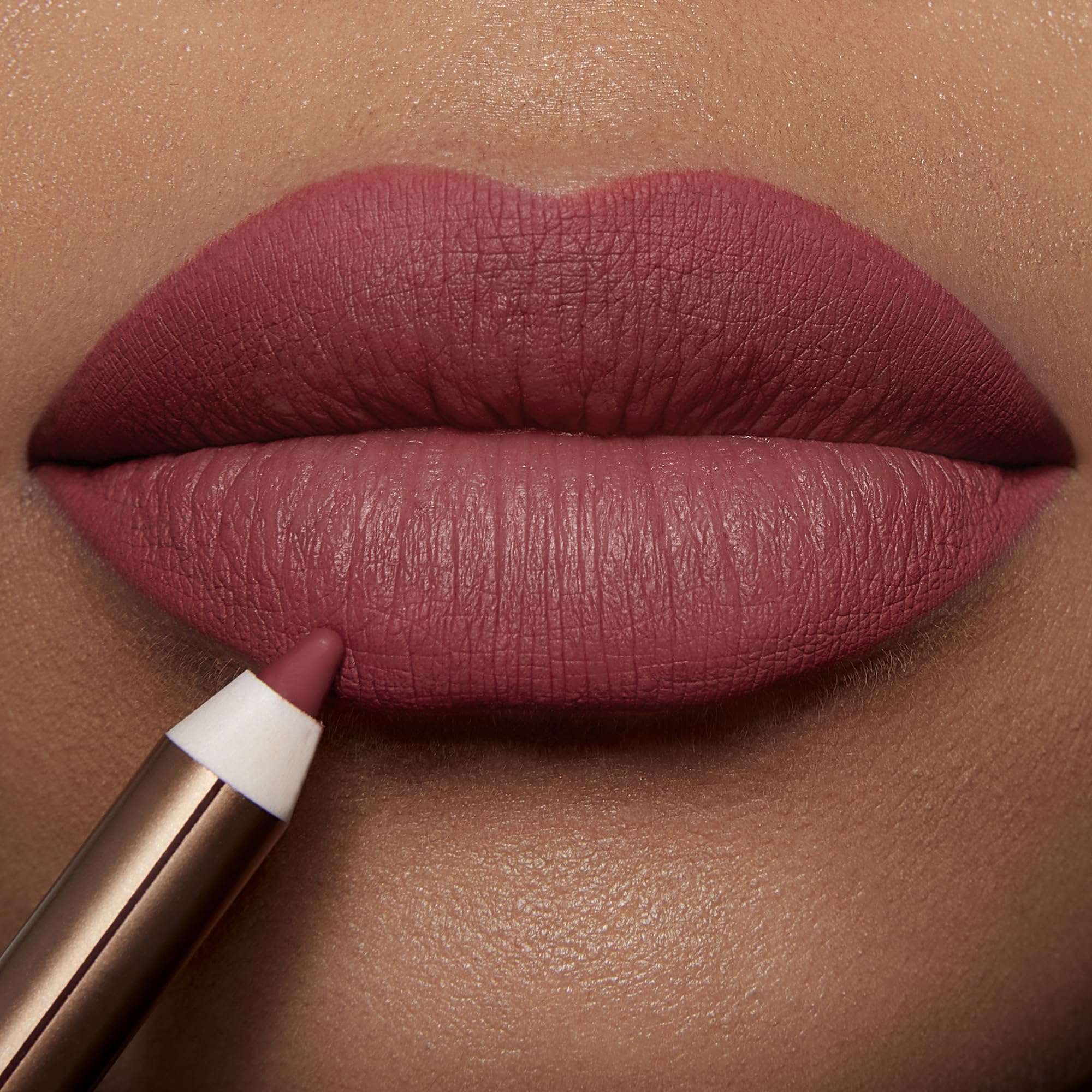 Charlotte Tilbury Lip Cheat Lip Liner Pencil - Gives Lips a Fuller-Looking, Defined Pout - Enriched with Jojoba Oil & Hyaluronic Acid - Waterproof, Smudge-Proof & Transfer-Proof