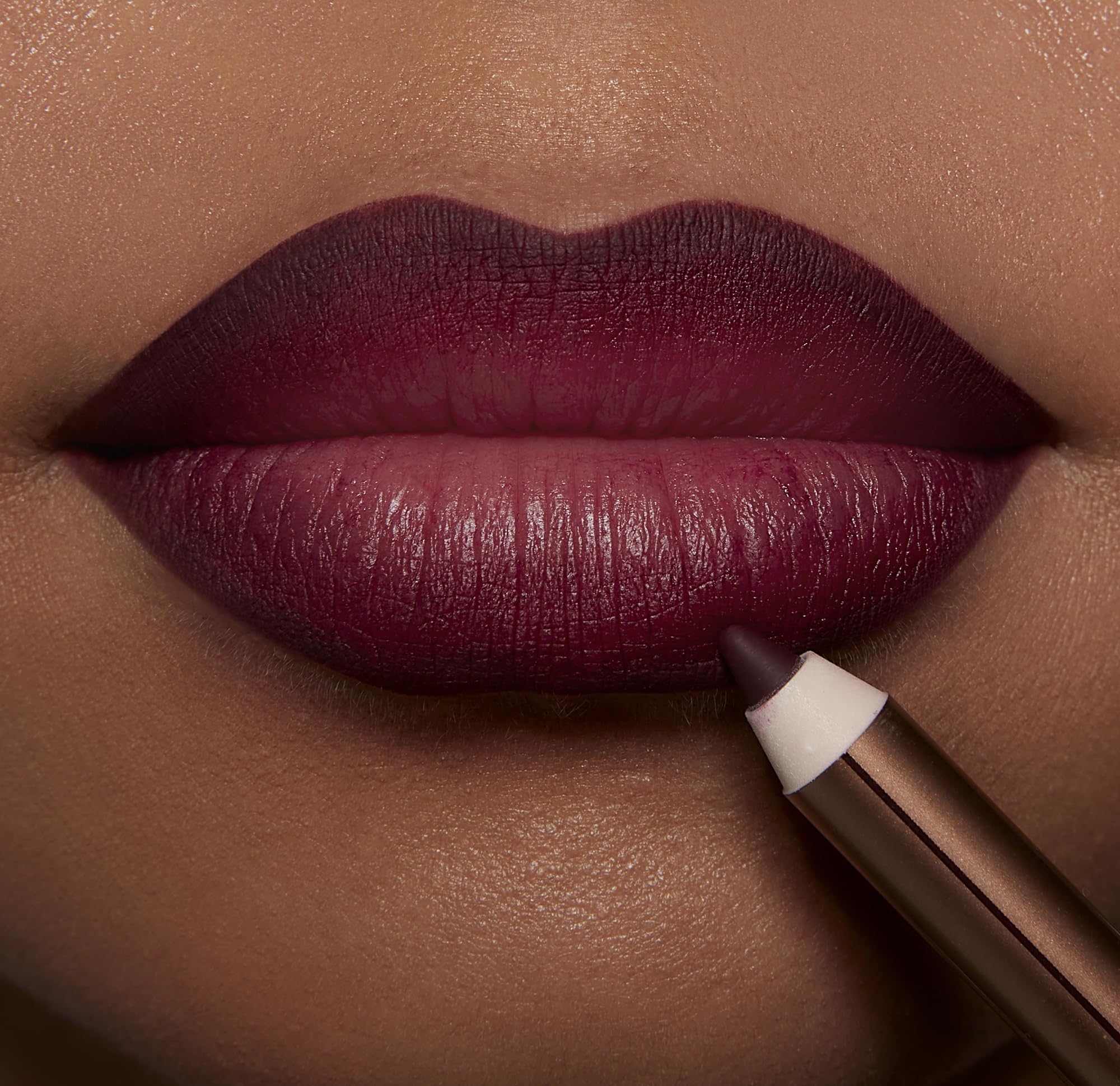 Charlotte Tilbury Lip Cheat Lip Liner Pencil - Gives Lips a Fuller-Looking, Defined Pout - Enriched with Jojoba Oil & Hyaluronic Acid - Waterproof, Smudge-Proof & Transfer-Proof