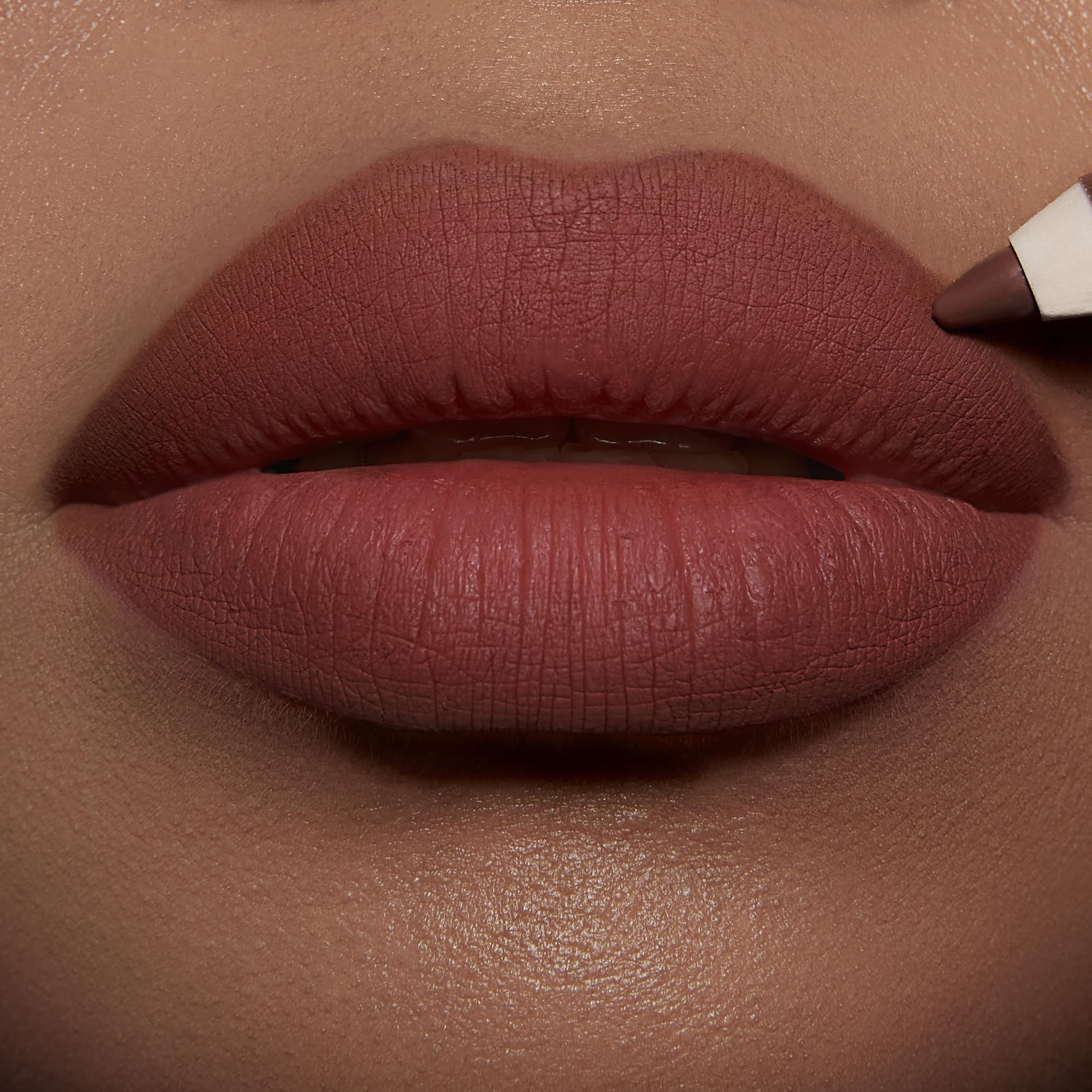 Charlotte Tilbury Lip Cheat Lip Liner Pencil - Gives Lips a Fuller-Looking, Defined Pout - Enriched with Jojoba Oil & Hyaluronic Acid - Waterproof, Smudge-Proof & Transfer-Proof