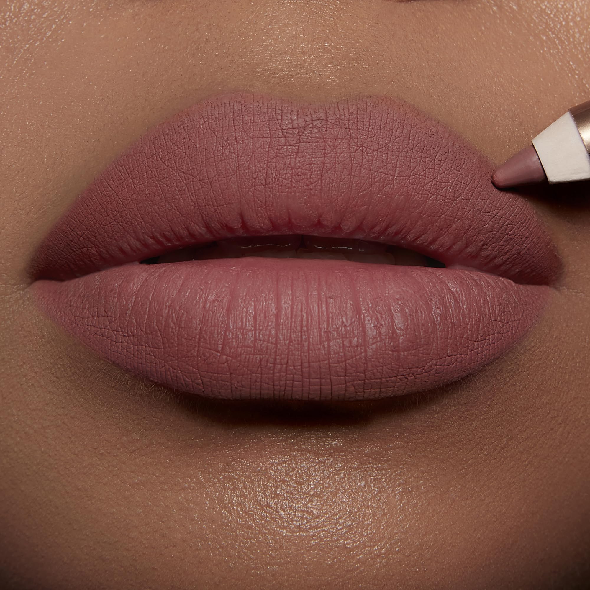Charlotte Tilbury Lip Cheat Lip Liner Pencil - Gives Lips a Fuller-Looking, Defined Pout - Enriched with Jojoba Oil & Hyaluronic Acid - Waterproof, Smudge-Proof & Transfer-Proof