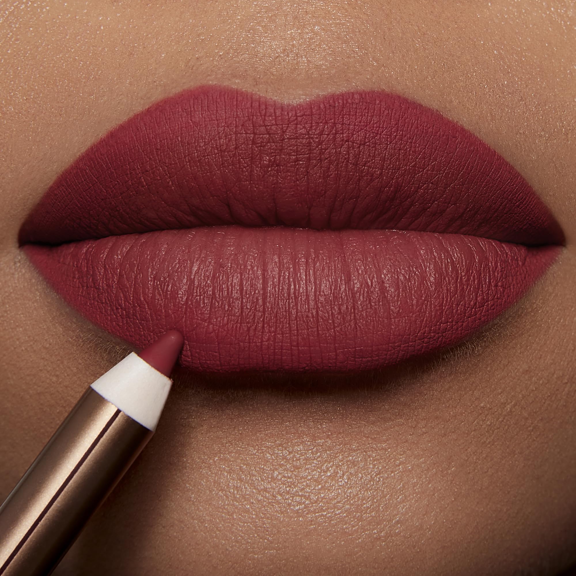 Charlotte Tilbury Lip Cheat Lip Liner Pencil - Gives Lips a Fuller-Looking, Defined Pout - Enriched with Jojoba Oil & Hyaluronic Acid - Waterproof, Smudge-Proof & Transfer-Proof